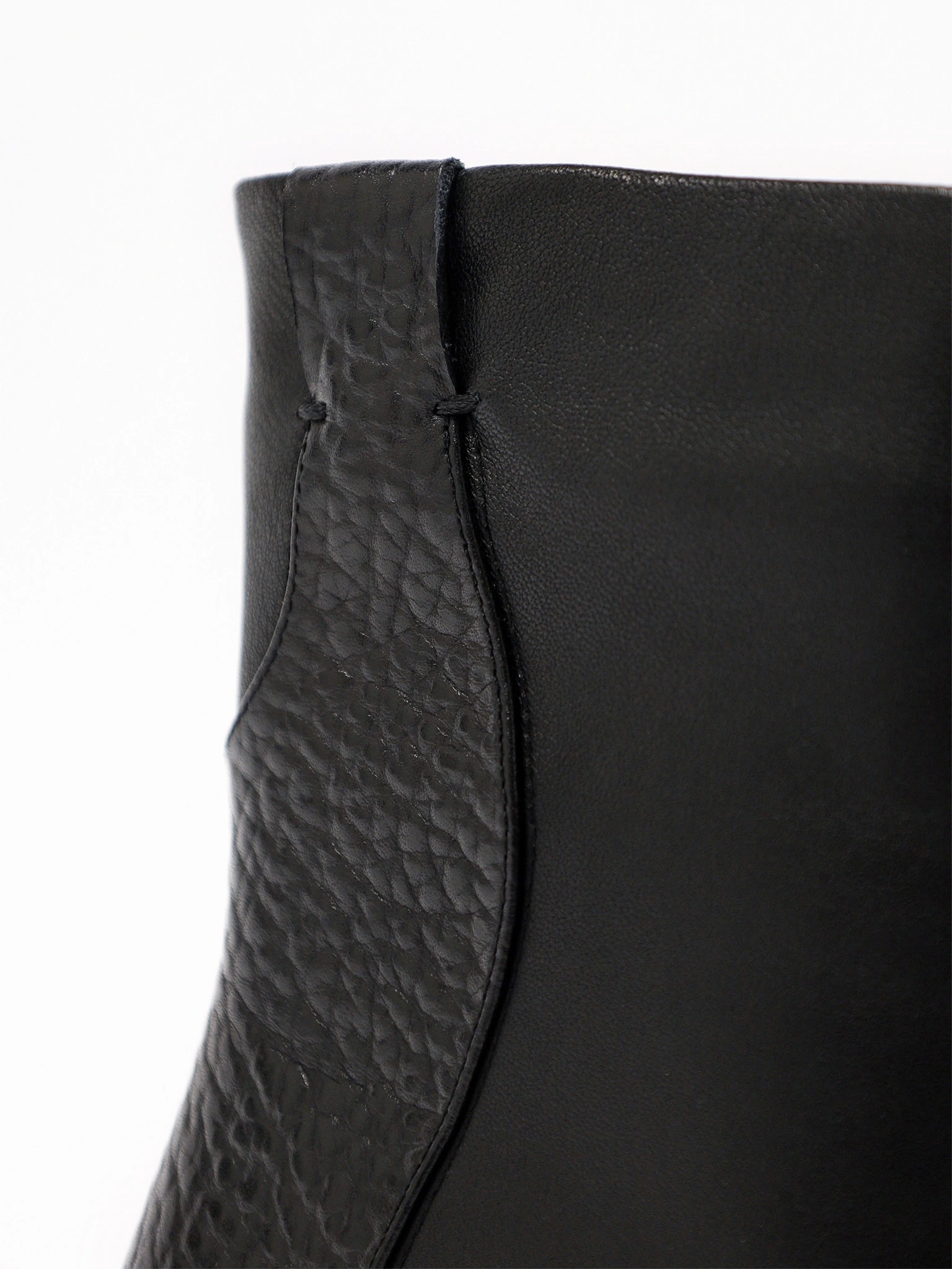 Ботильоны черного цвета на высоком каблуке